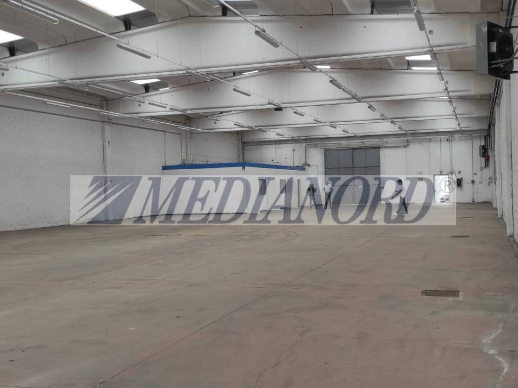 locale commerciale in affitto ad Azzano San Paolo