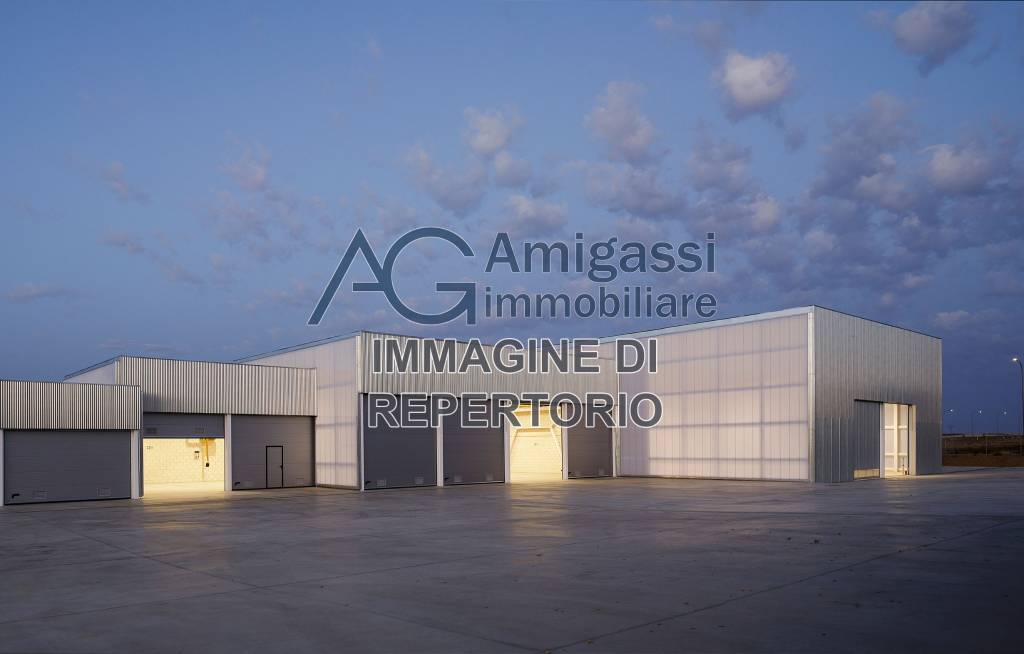 locale commerciale in affitto ad Azzano San Paolo