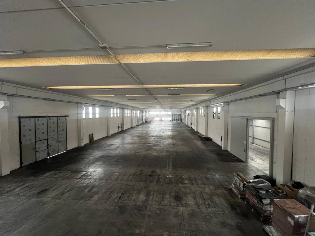 locale commerciale in affitto a Bagnatica