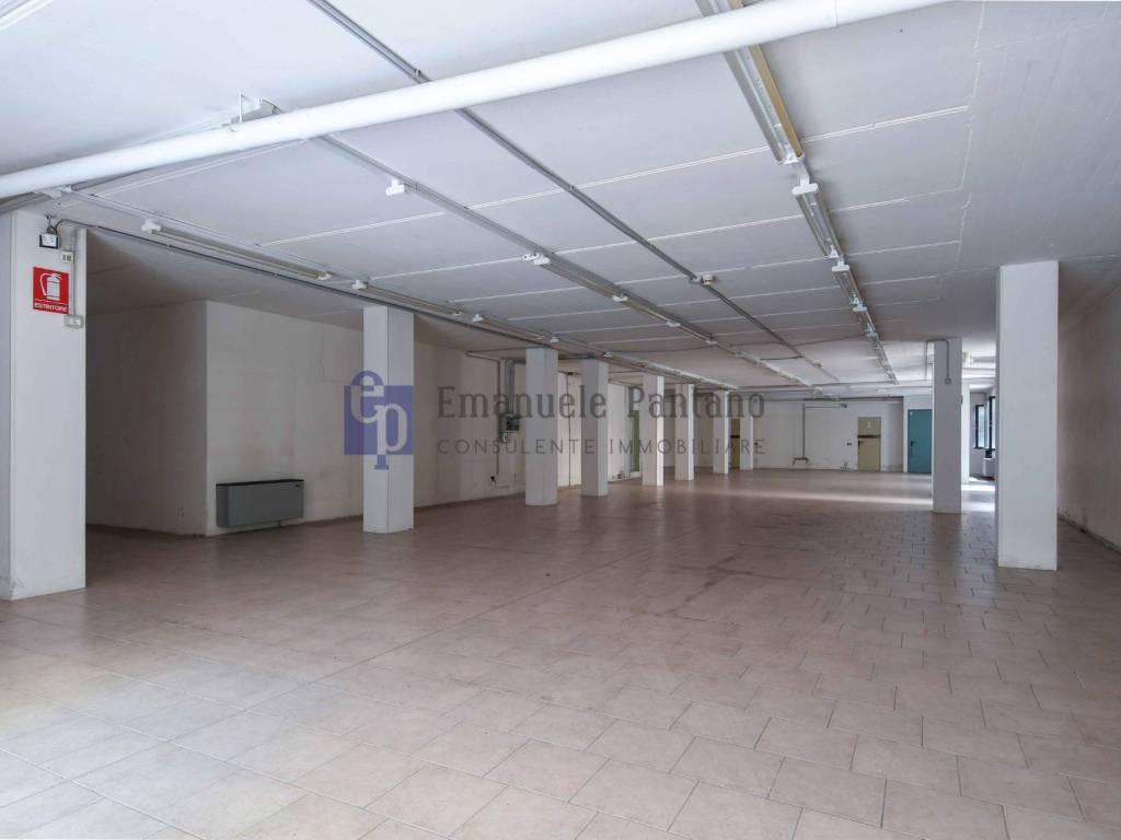 locale commerciale in affitto a Bagnatica