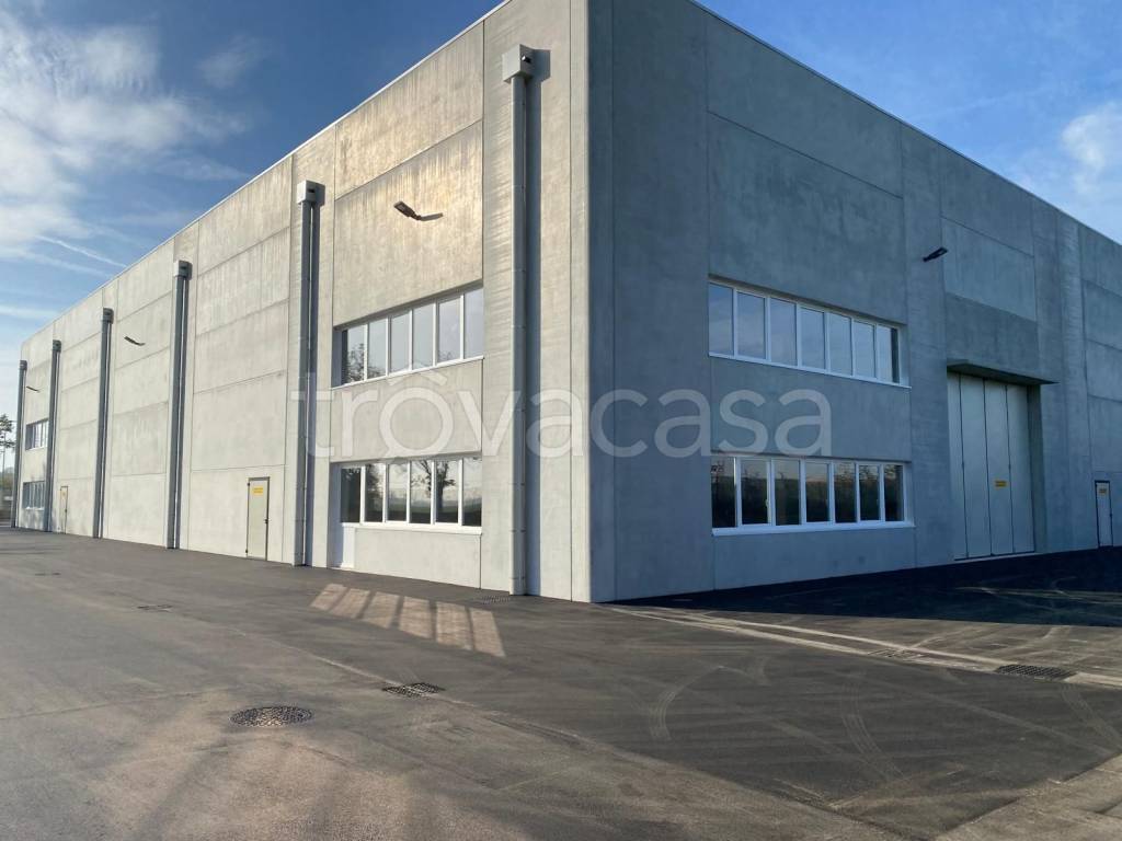 locale commerciale in affitto a Bagnatica