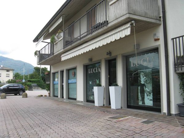 negozio in affitto a Barzana