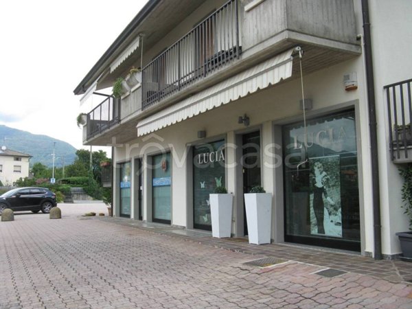 negozio in affitto a Barzana