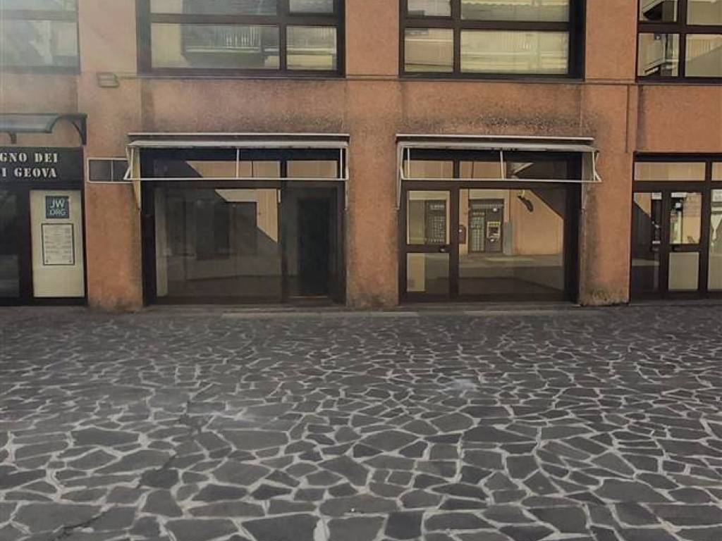 negozio in affitto a Bergamo in zona Monterosso