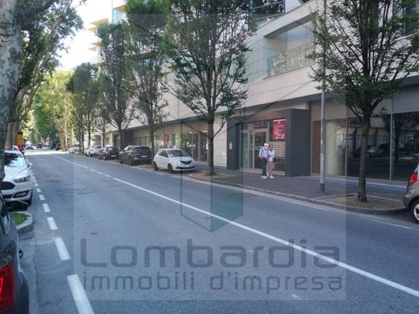 negozio in affitto a Bergamo in zona Longuelo