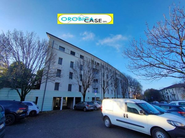 negozio in affitto a Bergamo in zona Canovine