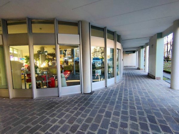 negozio in affitto a Bergamo in zona Canovine