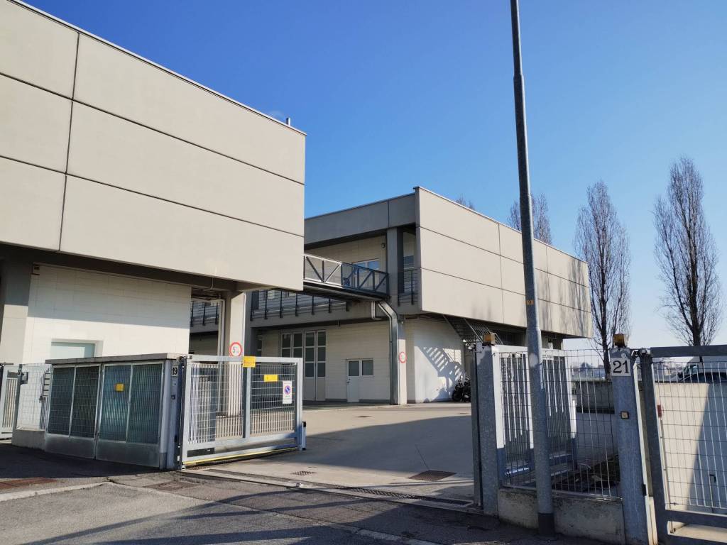 locale commerciale in affitto a Bergamo in zona Colognola