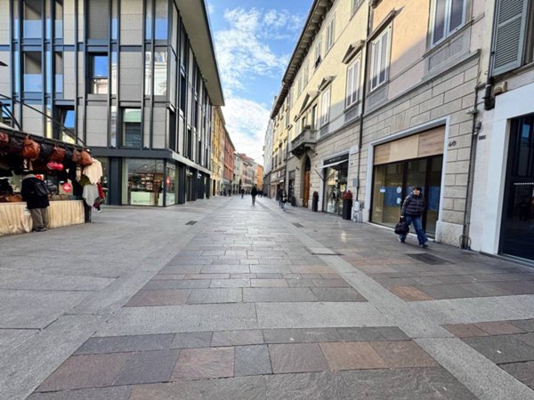 negozio in affitto a Bergamo in zona Borgo Palazzo
