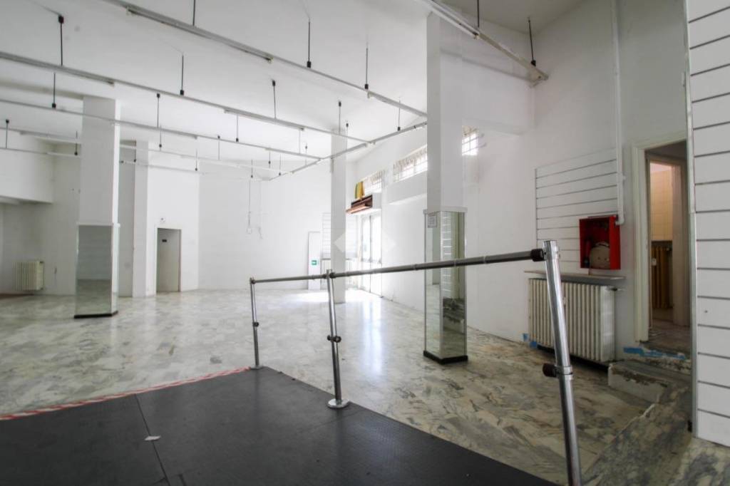 negozio in affitto a Bergamo in zona San Giorgio