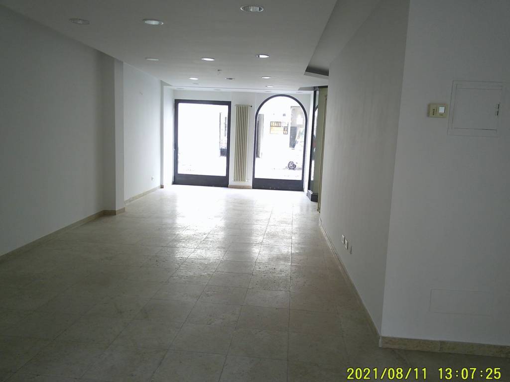 negozio in affitto a Bergamo in zona Borgo Palazzo