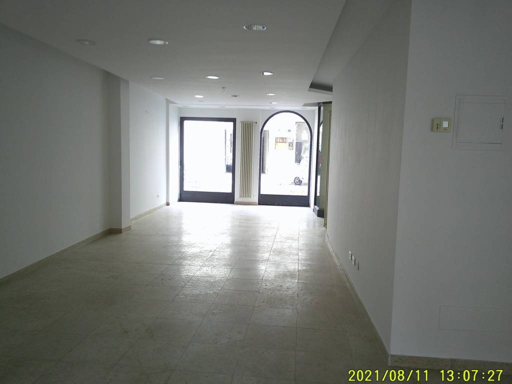 negozio in affitto a Bergamo in zona Borgo Palazzo