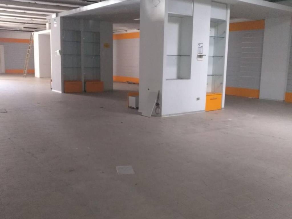 locale commerciale in affitto a Bergamo in zona Borgo Palazzo