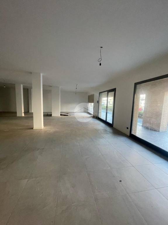negozio in affitto a Bergamo in zona Borgo Palazzo
