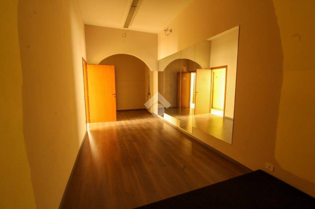 negozio in affitto a Bergamo in zona Longuelo