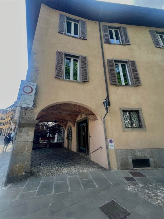 negozio in affitto a Bergamo in zona Redona