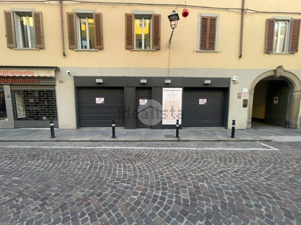 negozio in affitto a Bergamo in zona Borgo Palazzo