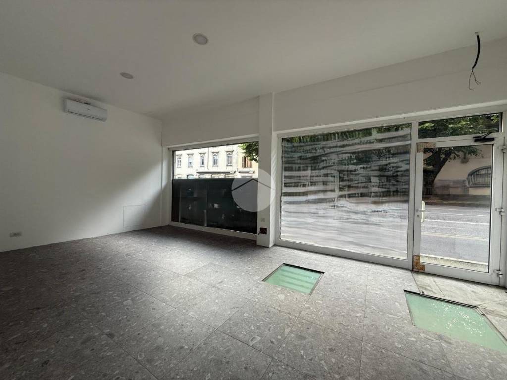 negozio in affitto a Bergamo in zona Borgo Palazzo