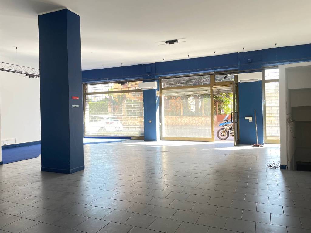 negozio in affitto a Bergamo in zona Borgo Palazzo