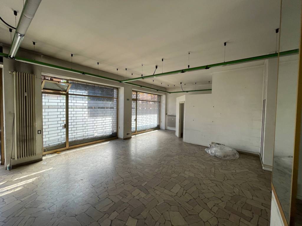 negozio in affitto a Bergamo in zona Borgo Palazzo