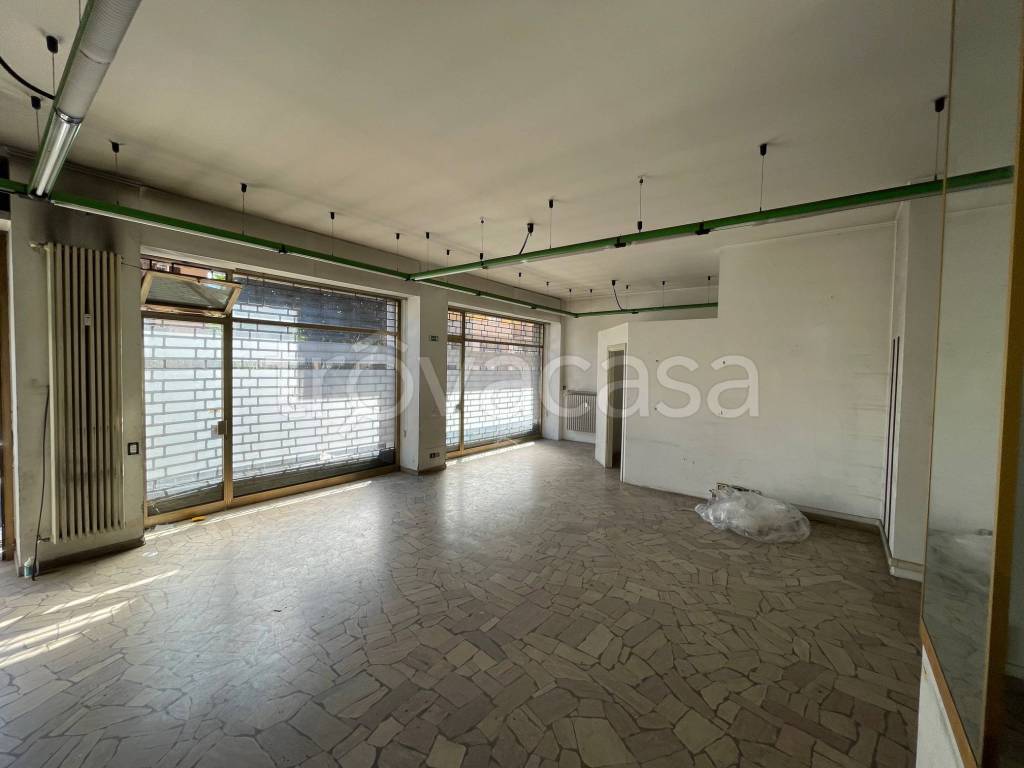 negozio in affitto a Bergamo in zona Borgo Palazzo