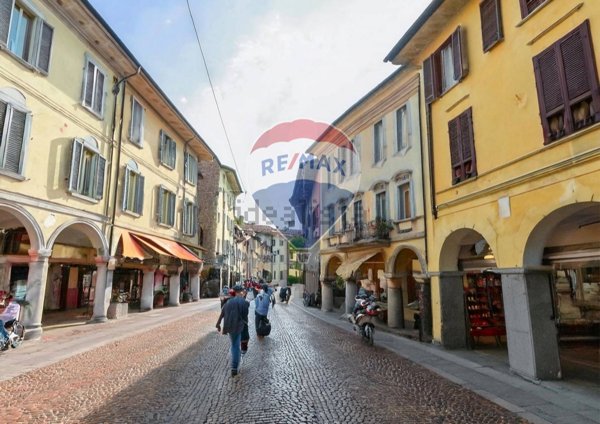 negozio in affitto a Bergamo in zona Borgo Santa Caterina