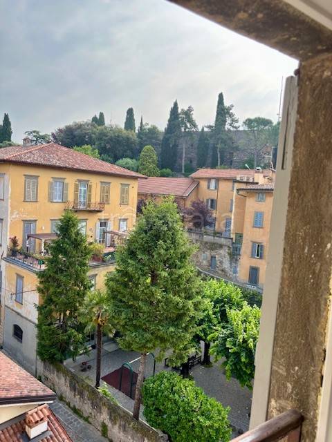 appartamento in affitto a Bergamo in zona Città Alta