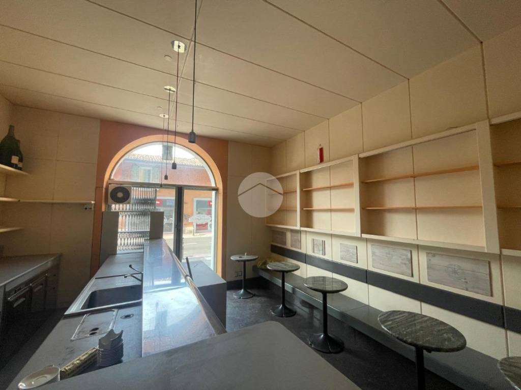 negozio in affitto a Bergamo in zona Borgo Palazzo