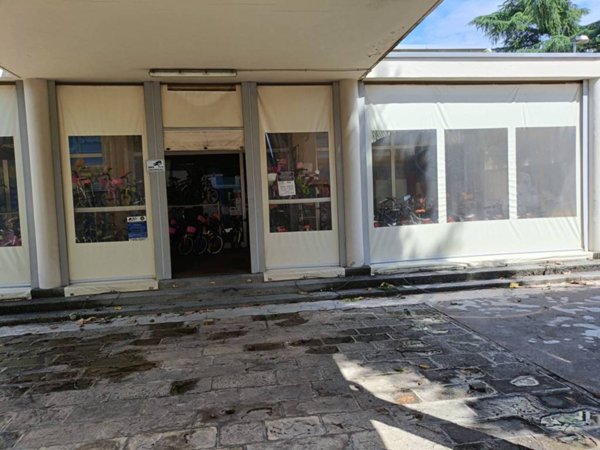 negozio in affitto a Bergamo in zona Redona