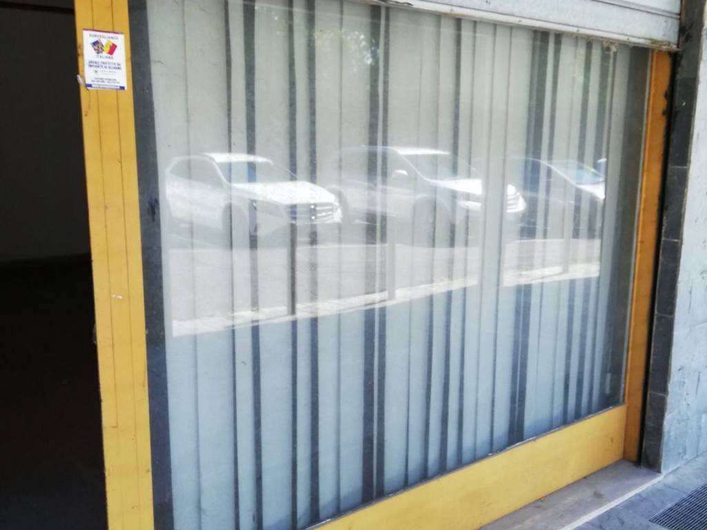 negozio in affitto a Bergamo in zona Redona