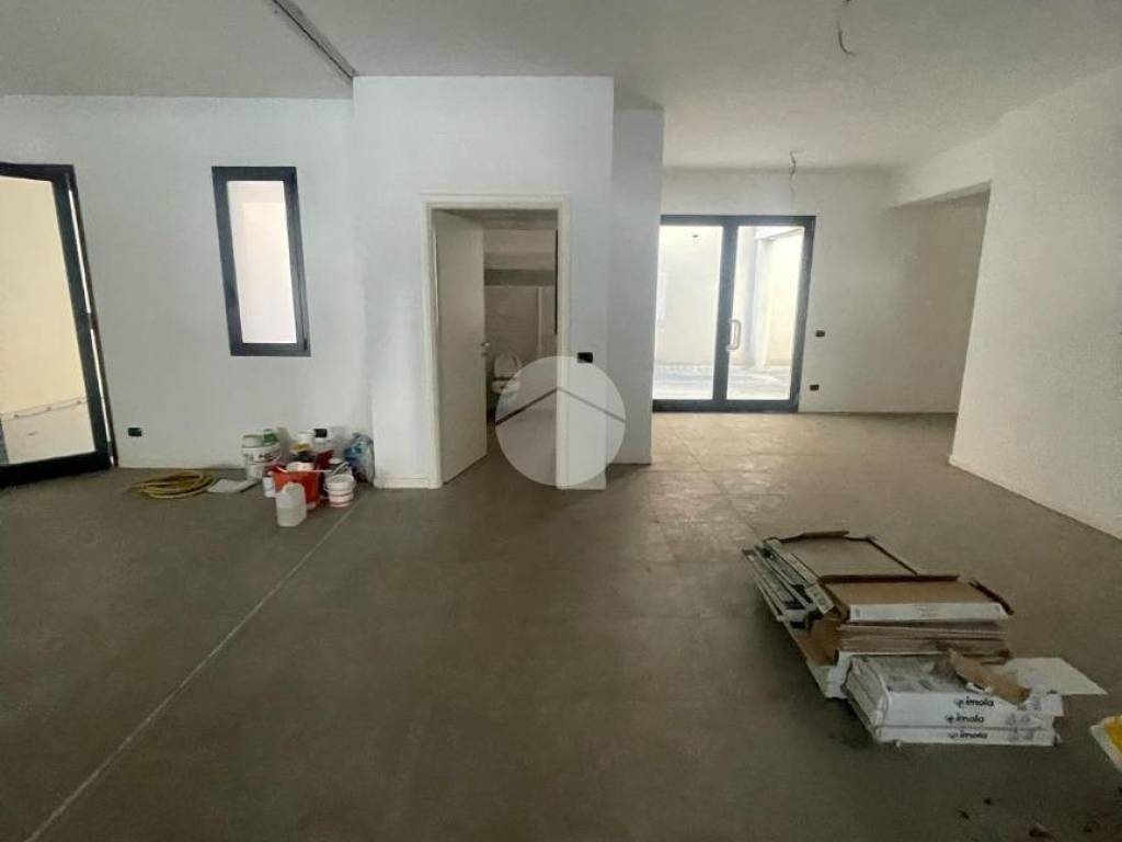negozio in affitto a Bergamo in zona Borgo Palazzo