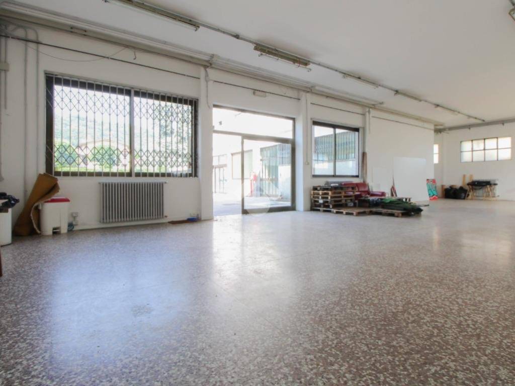 negozio in affitto a Bergamo in zona Borgo Palazzo