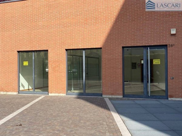 negozio in affitto a Bergamo in zona Redona