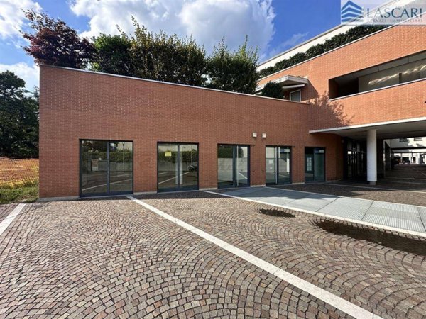 negozio in affitto a Bergamo in zona Redona