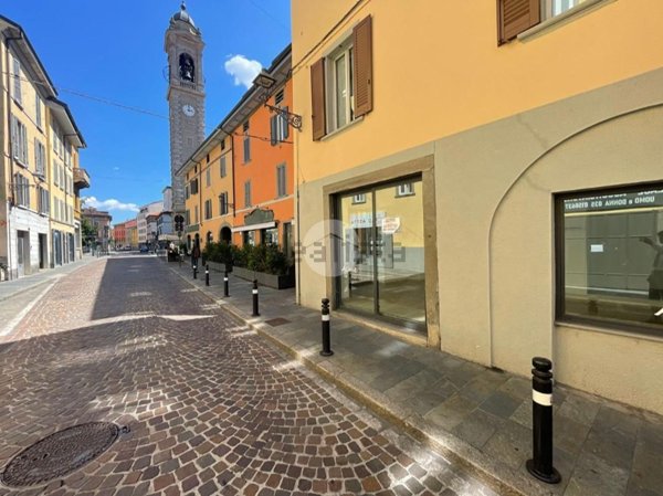 negozio in affitto a Bergamo in zona Celadina