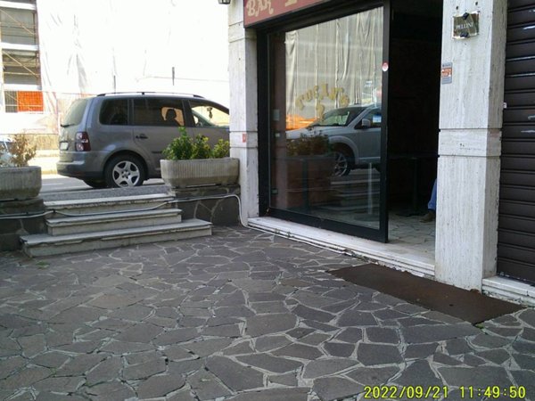 negozio in affitto a Bergamo in zona Canovine