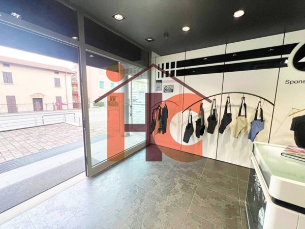 negozio in affitto a Bergamo in zona Redona
