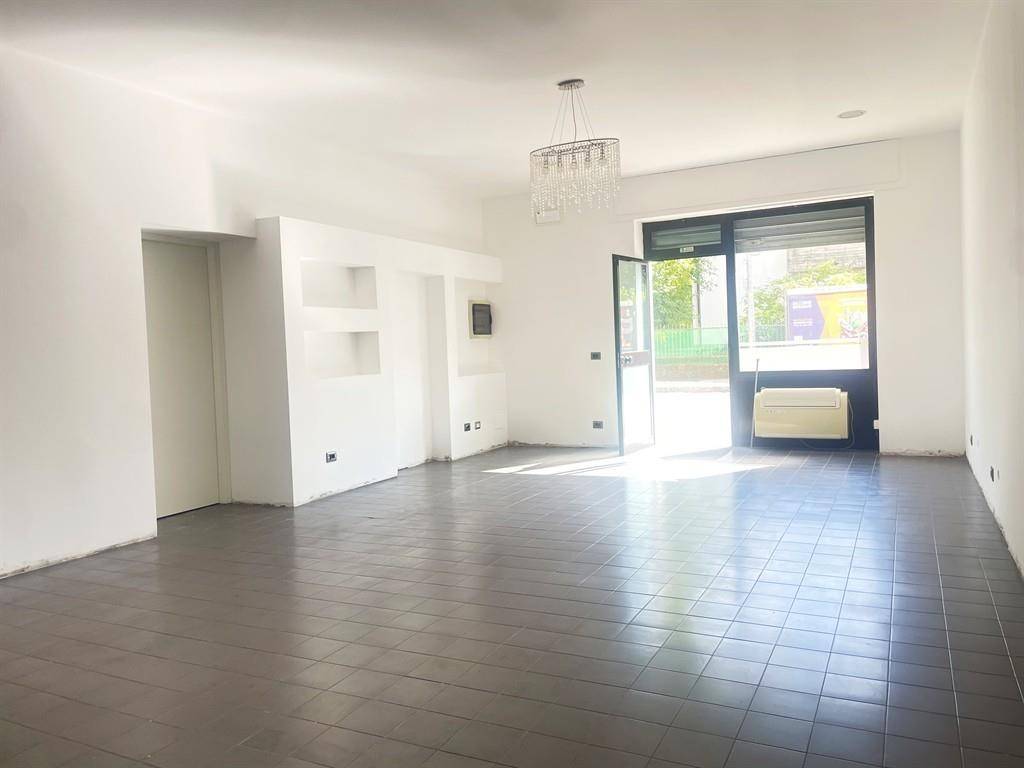 negozio in affitto a Bergamo in zona Longuelo