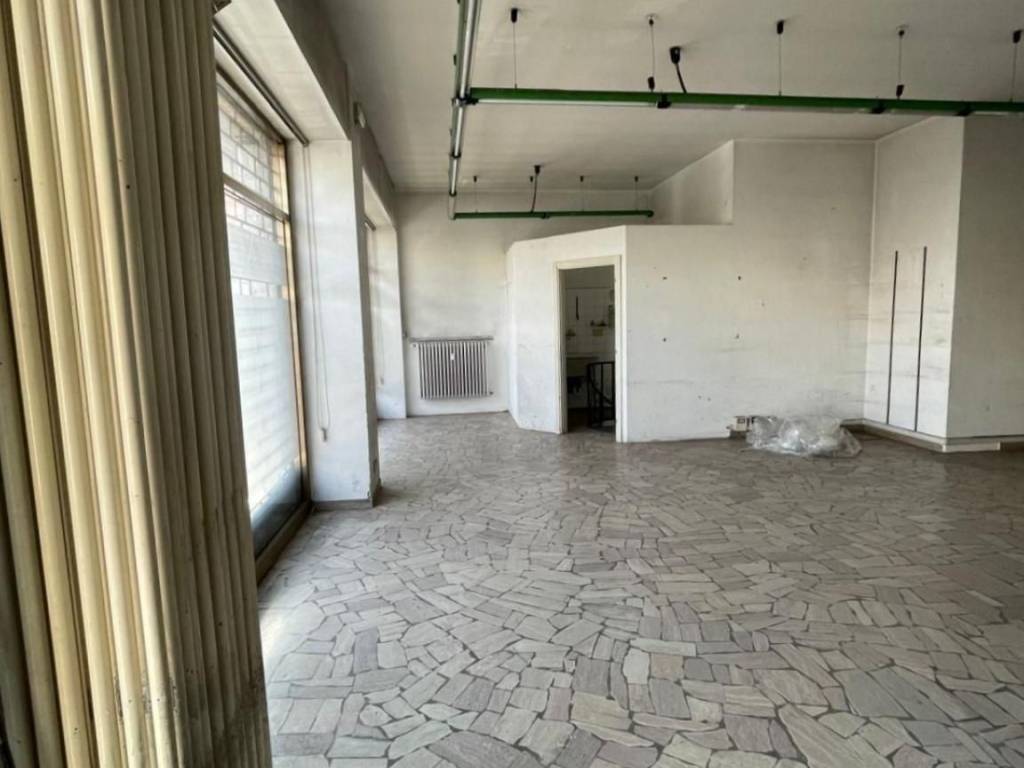 negozio in affitto a Bergamo in zona Borgo Palazzo