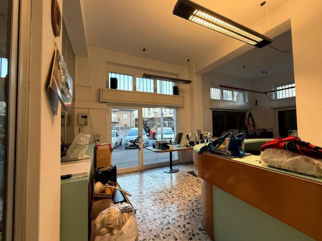 negozio in affitto a Bergamo in zona Campagnola