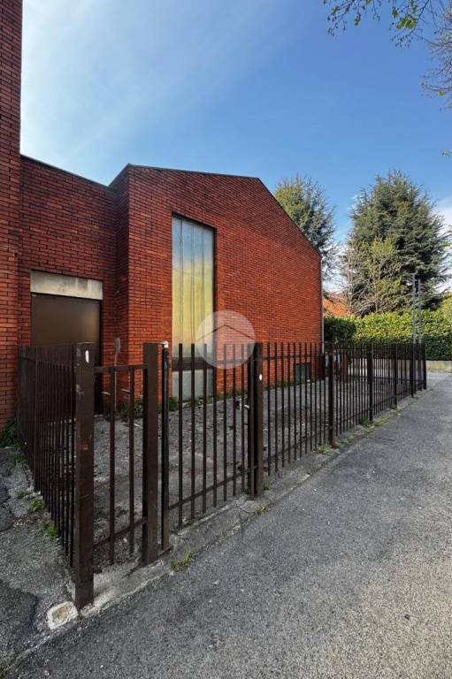 locale commerciale in affitto a Bergamo in zona Celadina