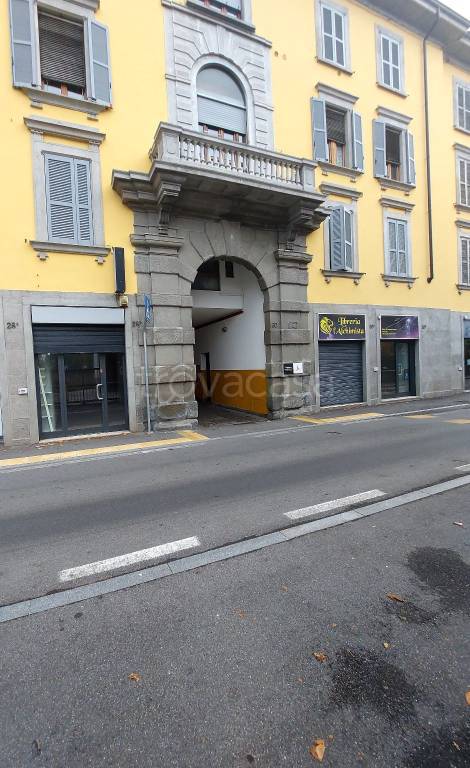 negozio in affitto a Bergamo in zona Boccaleone