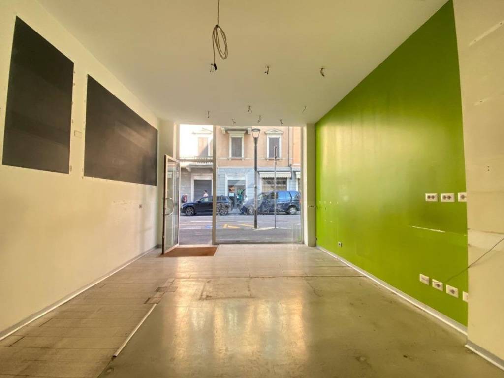 negozio in affitto a Bergamo in zona Borgo Palazzo