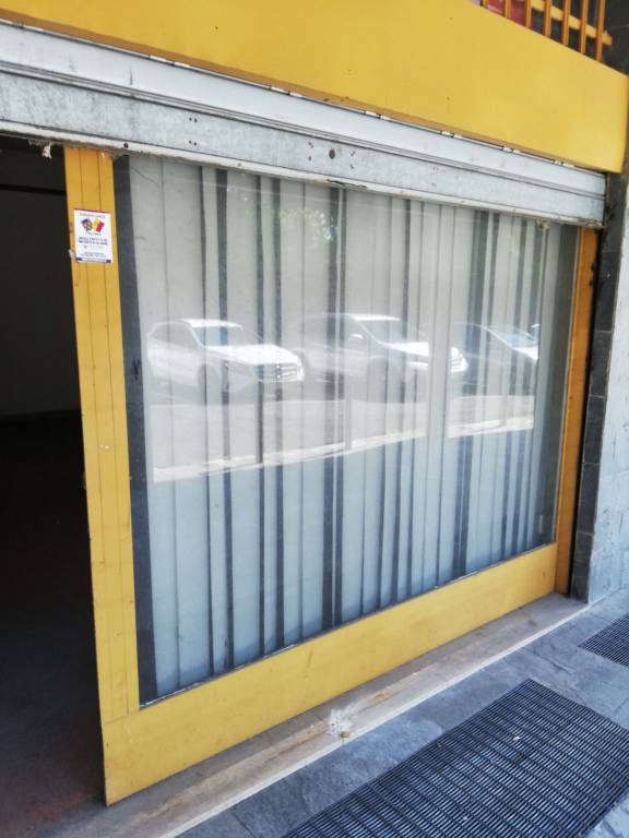 negozio in affitto a Bergamo in zona Redona