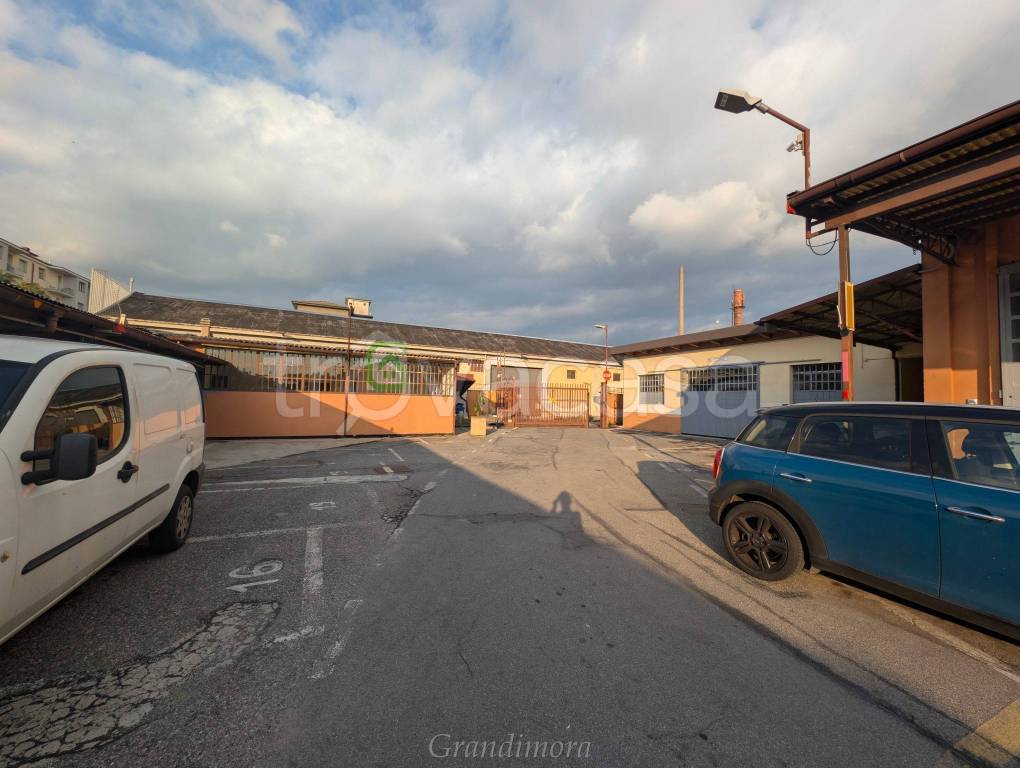 locale commerciale in affitto a Bergamo in zona Canovine