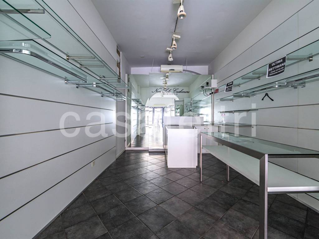 negozio in affitto a Bergamo in zona Borgo Palazzo