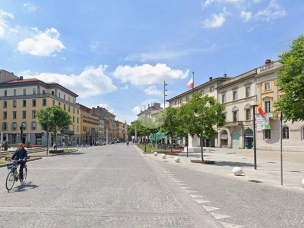 negozio in affitto a Bergamo in zona Borgo Palazzo