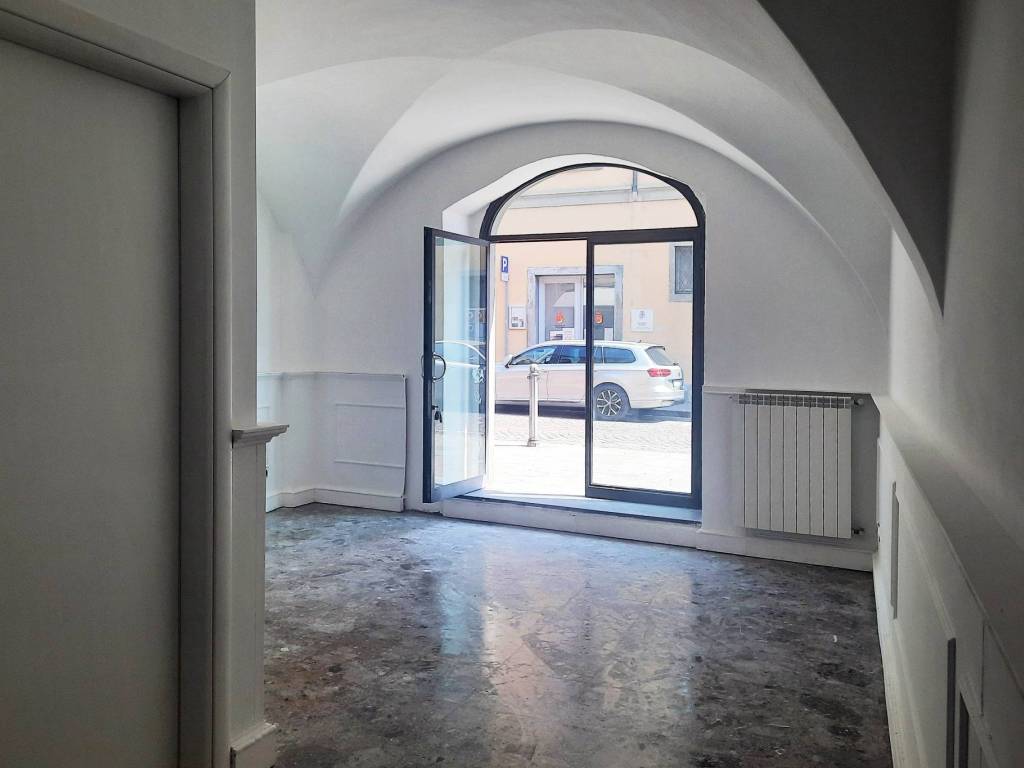 negozio in affitto a Bergamo in zona Redona