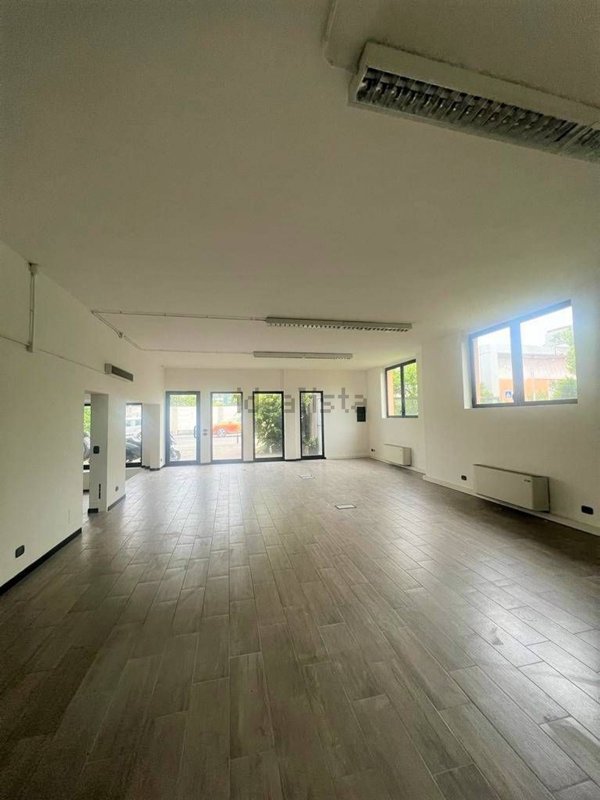 negozio in affitto a Bergamo in zona Borgo Palazzo