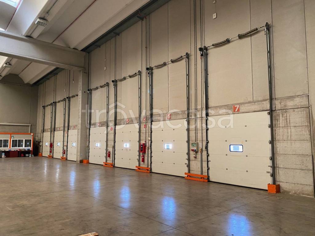 capannone in affitto a Bergamo in zona Canovine